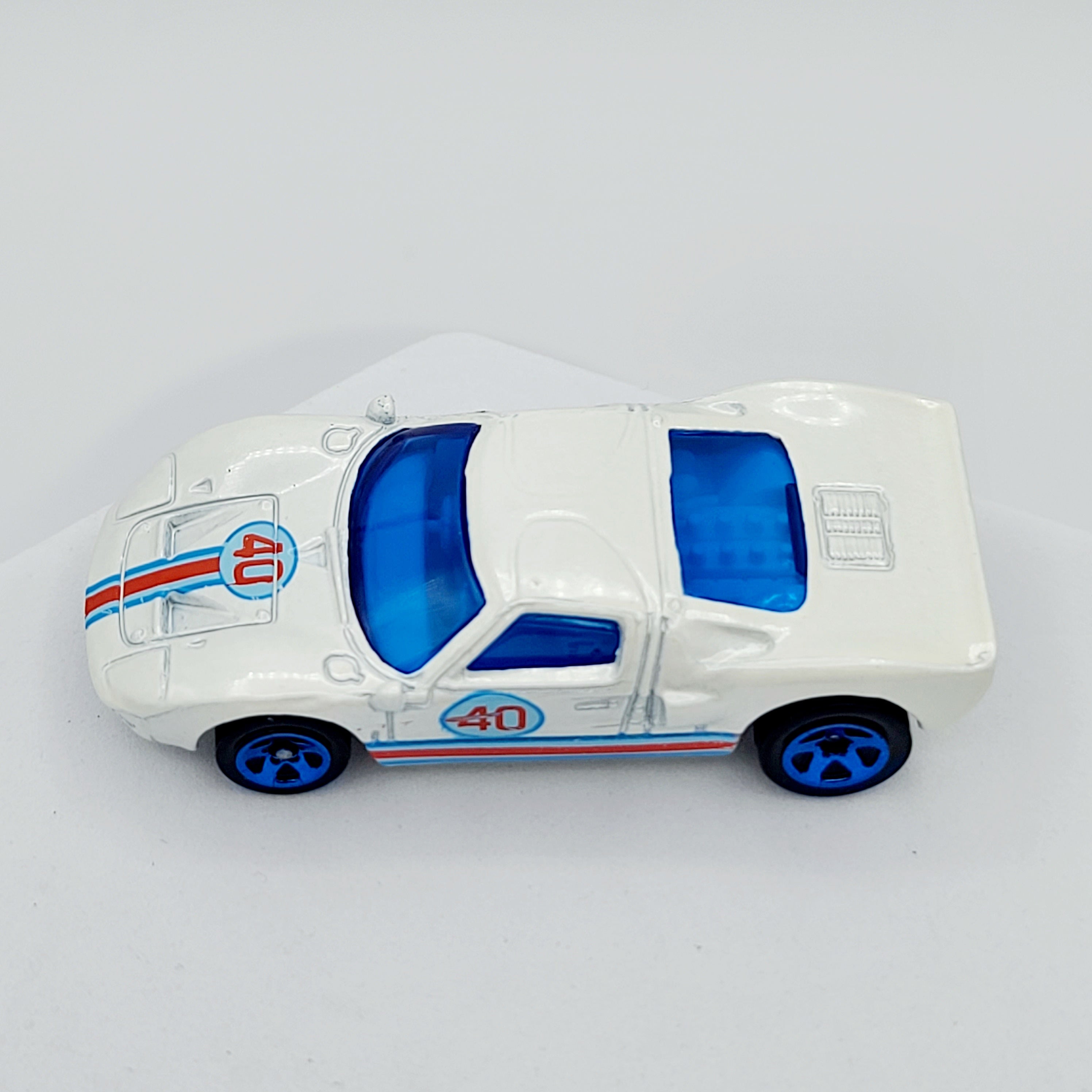Hot Wheels Ford GT40 (2009 HW Basic - Web Trading Cars)